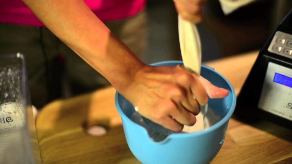 Preparazione del latte di semi di zucca per eliminare i vermi nei bambini